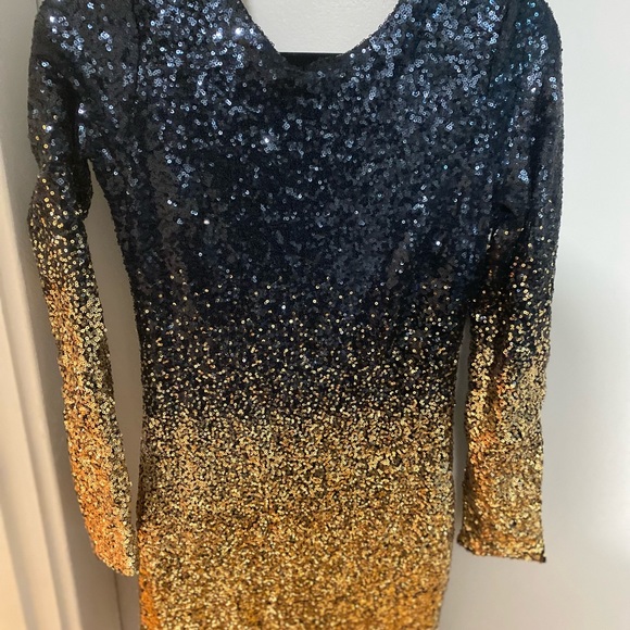 Dark navy/black and gold sequin dress with open back perfect for summer nightout - Picture 2 of 4